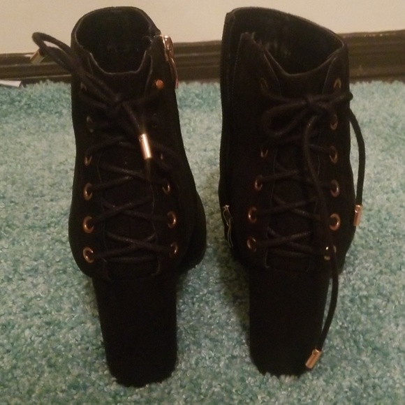 Boots - Picture 3 of 3